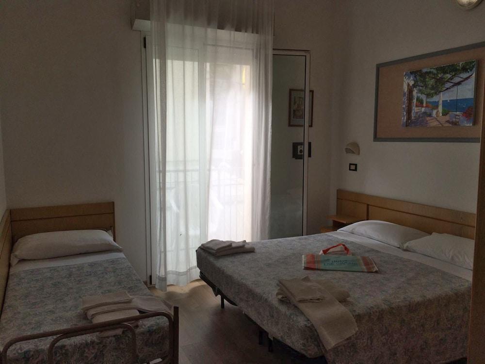 Hotel Tre Grazie Rimini Extérieur photo
