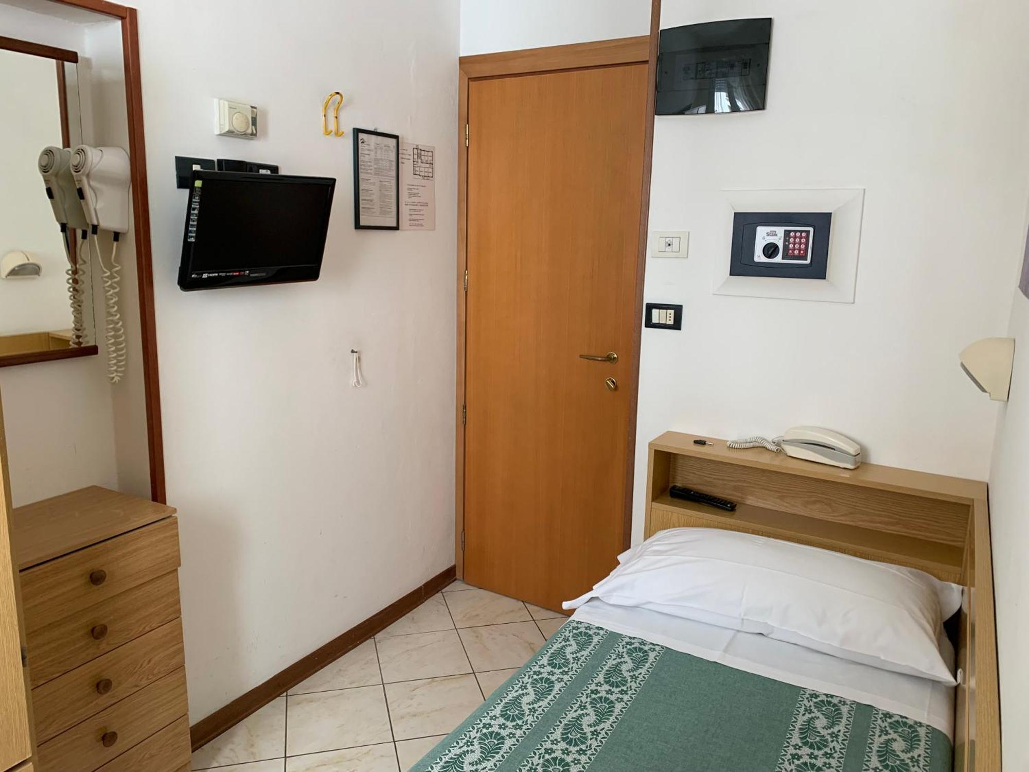 Hotel Tre Grazie Rimini Extérieur photo