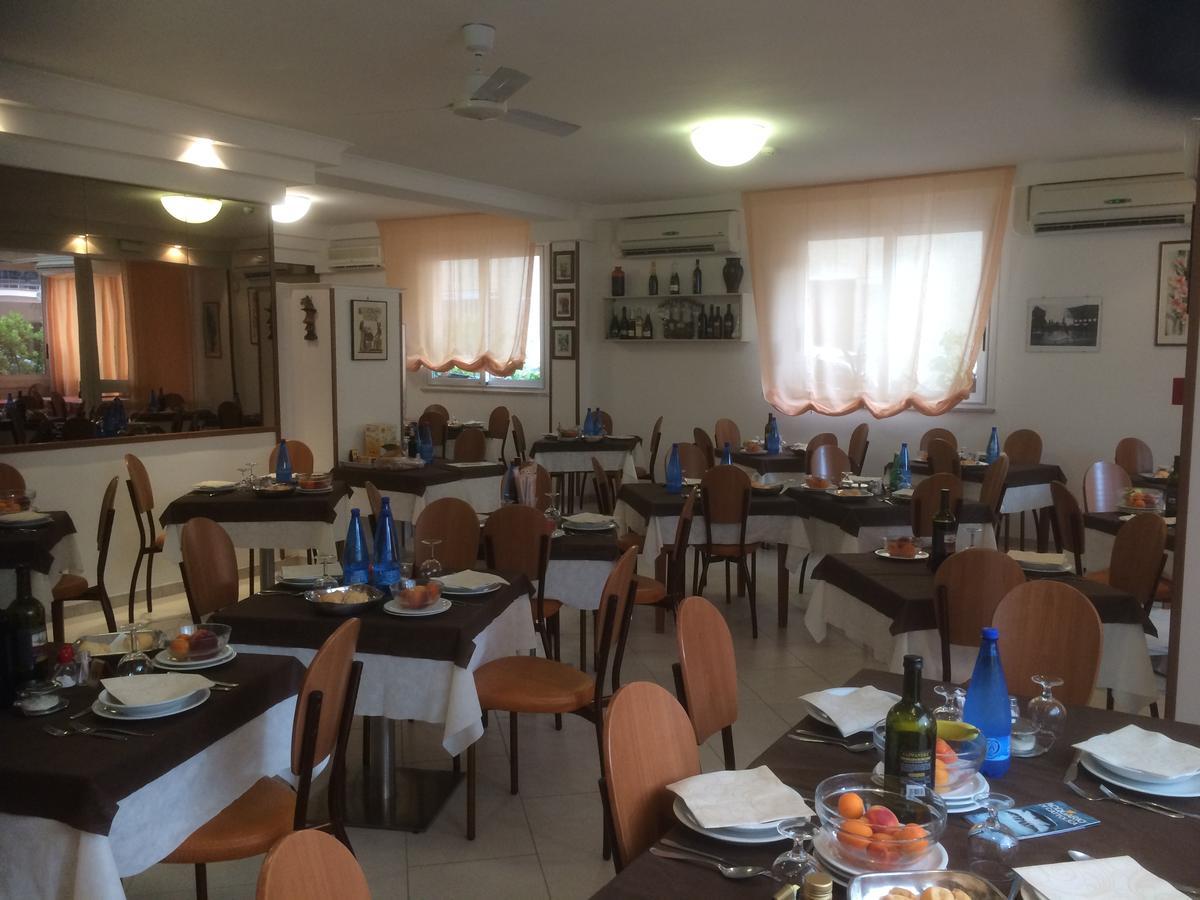 Hotel Tre Grazie Rimini Extérieur photo